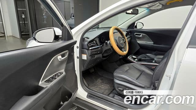 Kia Niro Plus Air (таксомоторный тип), 2023 11