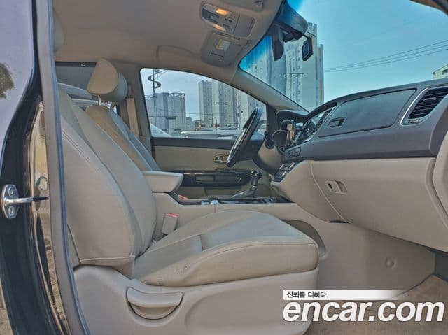 Kia All New Carnival Prestige, 2015 6
