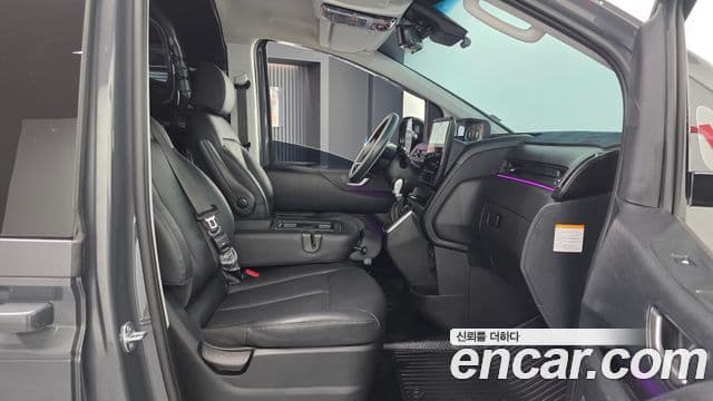 Hyundai Staria Modern, 2025 11