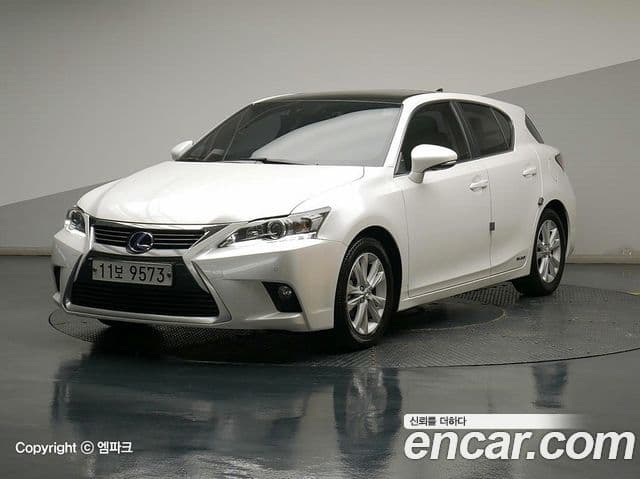Lexus CT200h ZWA10, 2015 1