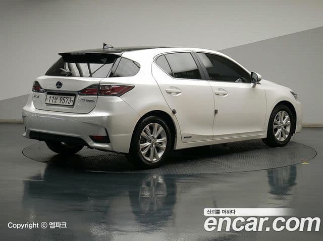 Lexus CT200h ZWA10, 2015 3