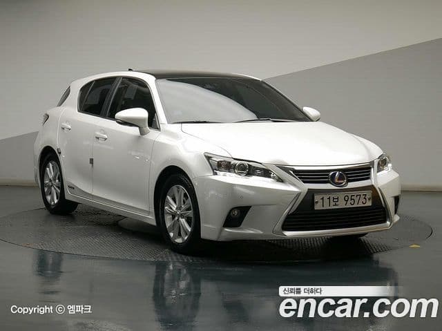 Lexus CT200h ZWA10, 2015 4