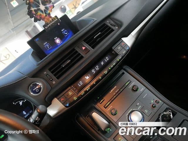 Lexus CT200h ZWA10, 2015 9