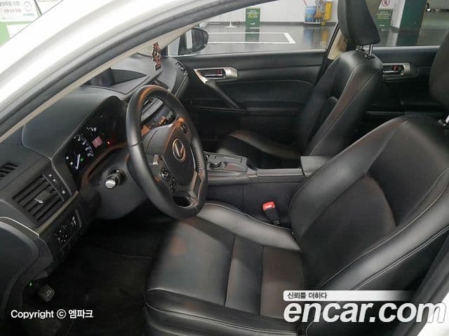 Lexus CT200h ZWA10, 2015 10