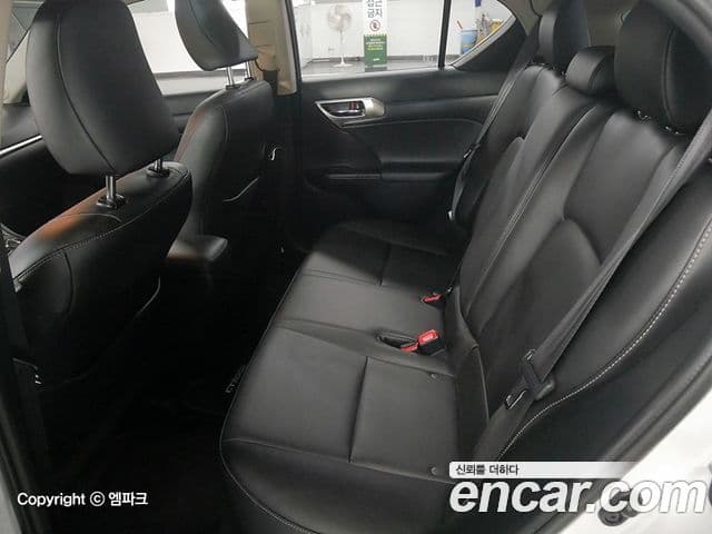 Lexus CT200h ZWA10, 2015 11