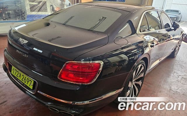 Bentley Flying Spur 3세대 4.0 Azure, 2023 2
