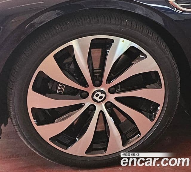 Bentley Flying Spur 3세대 4.0 Azure, 2023 все фото