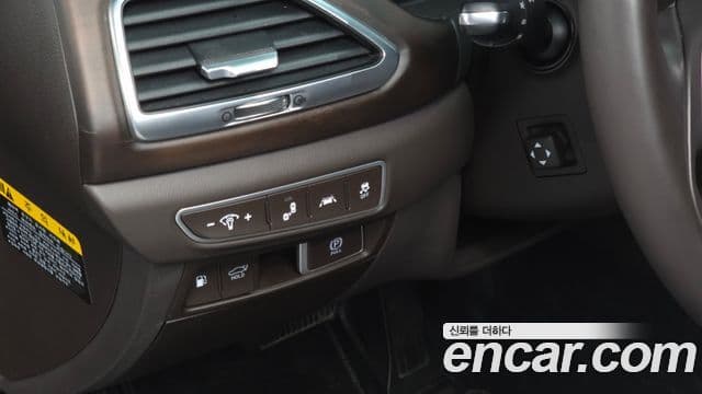 Genesis G90 Premium Luxury, 2021 14