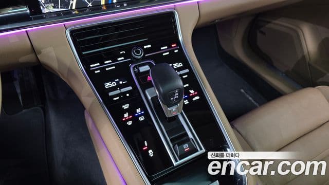 Porsche Panamera (971), 2018 9