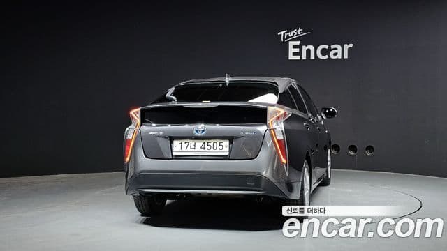 Toyota 프리우스 4세대 1.8 E, 2017 4