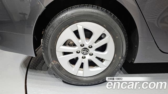 Toyota 프리우스 4세대 1.8 E, 2017 все фото