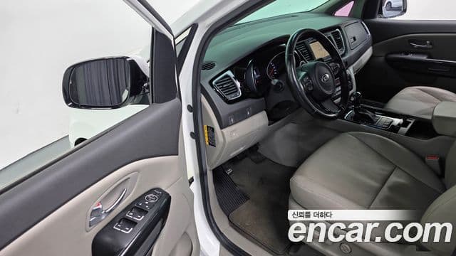 Kia All New Carnival Prestige, 2015 12