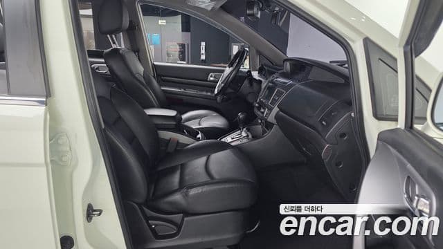 KG모빌리티(SsangYong) Korando 투리스모 4WD RX 9인승, 2019 11