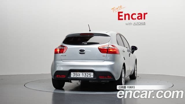 Kia All New Pride Luxury, 2013 4