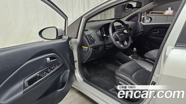 Kia All New Pride Luxury, 2013 10