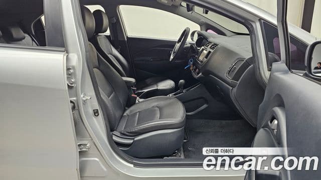 Kia All New Pride Luxury, 2013 11