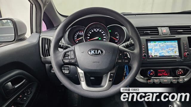 Kia All New Pride Luxury, 2013 13