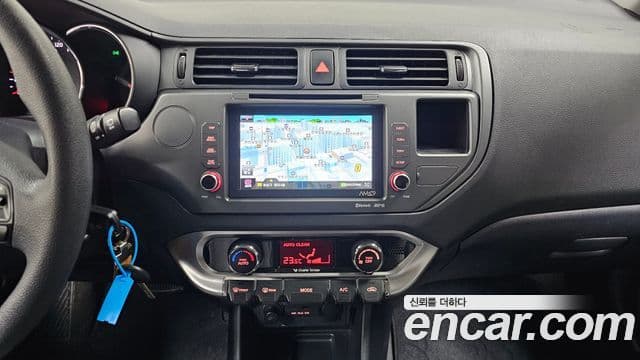 Kia All New Pride Luxury, 2013 15