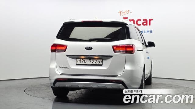Kia All New Carnival Noblesse, 2018 4