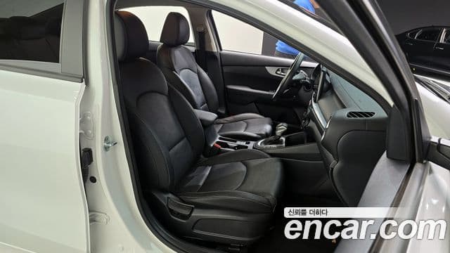 Kia The / новый New K3 2세대 Prestige, 2022 12