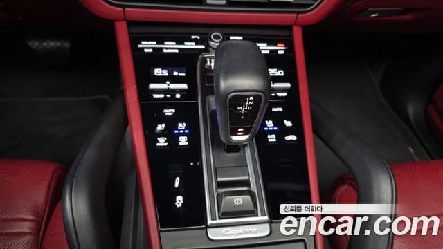 Porsche Cayenne (PO536), 2020 9