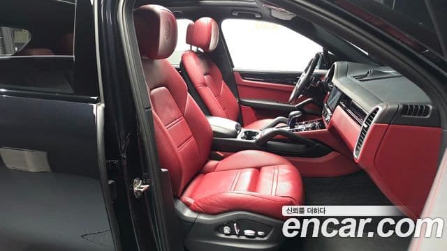 Porsche Cayenne (PO536), 2020 10