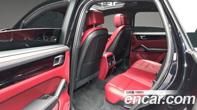 Porsche Cayenne (PO536), 2020 12