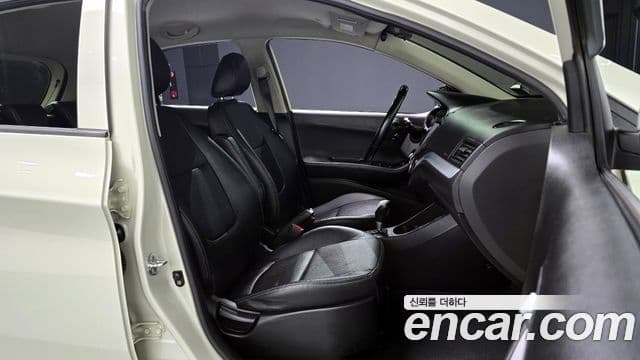 Kia All New Morning Deluxe Trendy, 2015 10