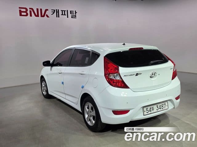 Hyundai Accent(новый кузов / новое поколение) Premier, 2012 4