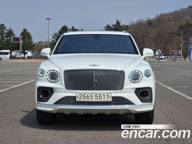 Bentley Bentayga 4.0 V8 Azure, 2023 3