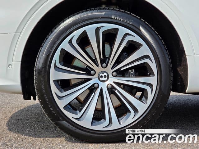 Bentley Bentayga 4.0 V8 Azure, 2023 все фото