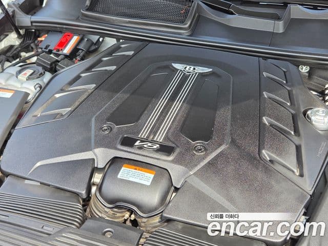 Bentley Bentayga 4.0 V8 Azure, 2023 6