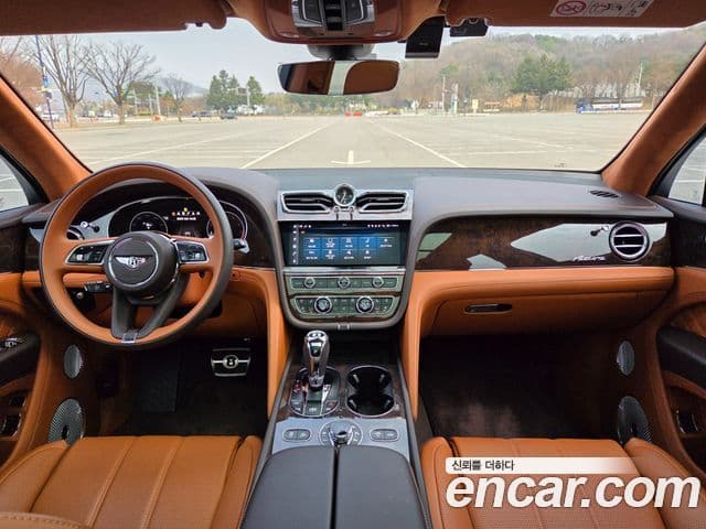 Bentley Bentayga 4.0 V8 Azure, 2023 7