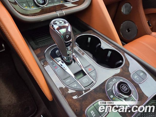 Bentley Bentayga 4.0 V8 Azure, 2023 9