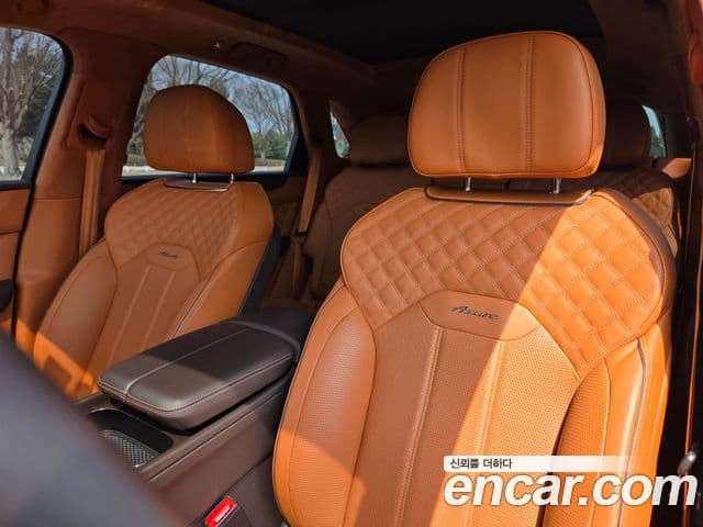 Bentley Bentayga 4.0 V8 Azure, 2023 10