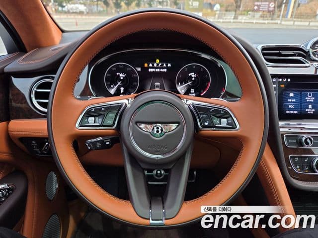 Bentley Bentayga 4.0 V8 Azure, 2023 11