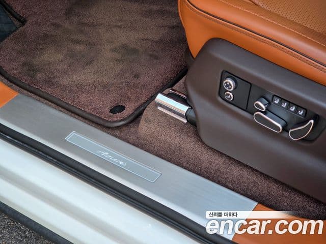 Bentley Bentayga 4.0 V8 Azure, 2023 12