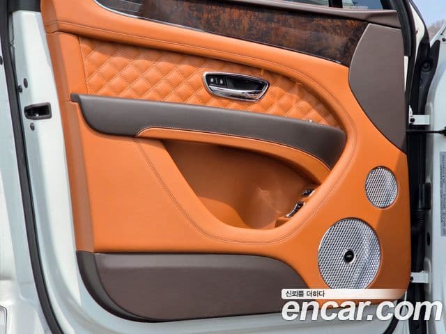 Bentley Bentayga 4.0 V8 Azure, 2023 13