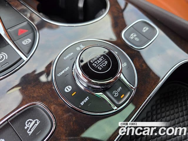 Bentley Bentayga 4.0 V8 Azure, 2023 14