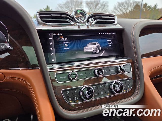 Bentley Bentayga 4.0 V8 Azure, 2023 19