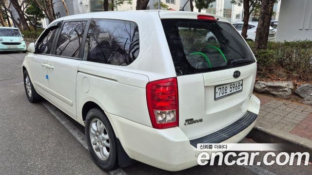 Kia Grand Carnival люксовая версия, 2010 2