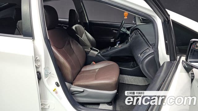 Toyota 프리우스 1.8 E, 2015 10