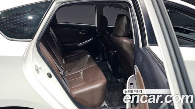 Toyota 프리우스 1.8 E, 2015 11