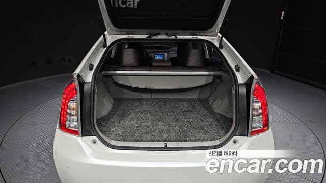 Toyota 프리우스 1.8 E, 2015 20