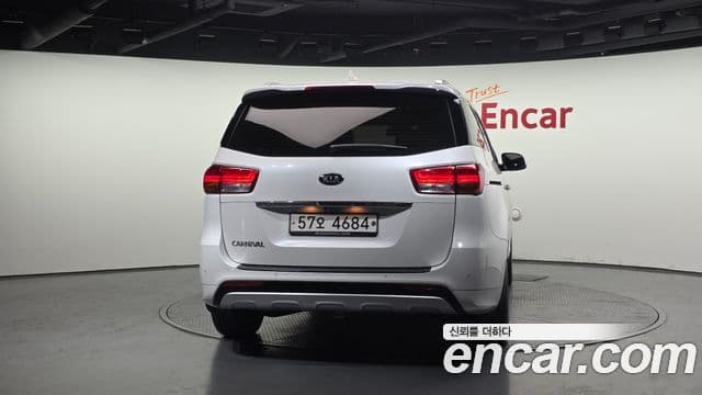 Kia All New Carnival Noblesse, 2016 4