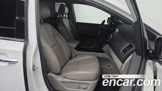 Kia All New Carnival Noblesse, 2016 10