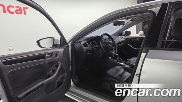 Volkswagen New Jetta 6세대, 2012 10