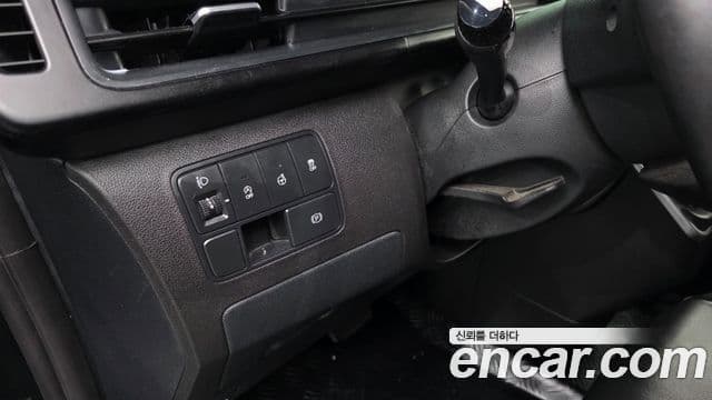 Hyundai Staria Modern, 2023 12