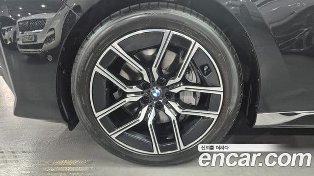BMW 7시리즈 (G70) 740i xDrive M Sport, 2025 все фото