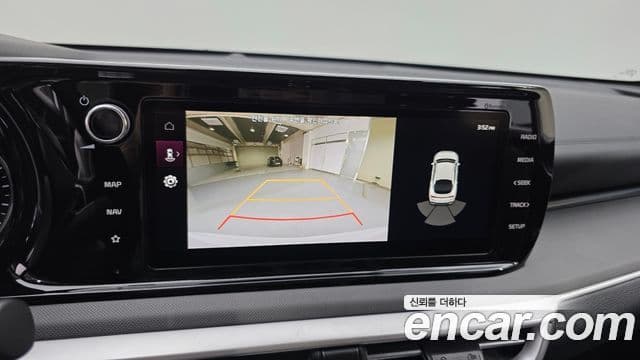 Kia K5 гибрид 3세대 Trendy, 2023 17